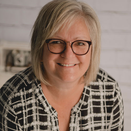Hélène Gilbert Directrice adjointe aux services spécifiques Hélène Gilbert Directrice adjointe aux services spécifiques